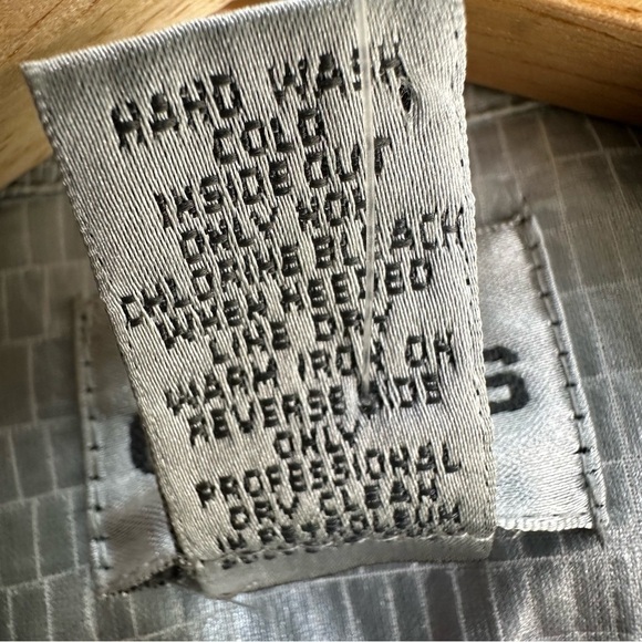 Chico’s Sarianna Paisley Metallic Silver Jean Jacket Style, Size 1 - Picture 8 of 12